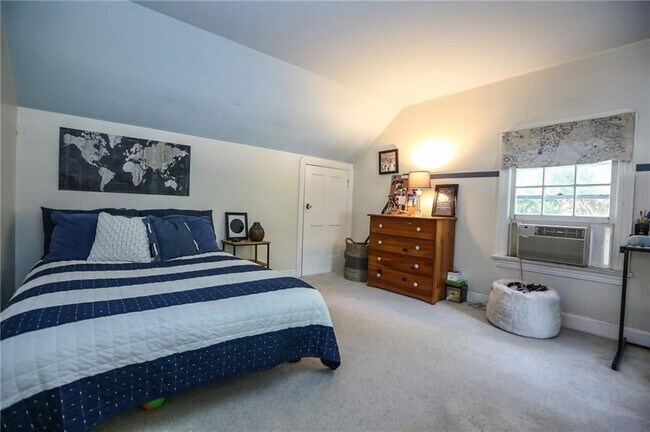 Building Photo - 2856 Elmwood Ave