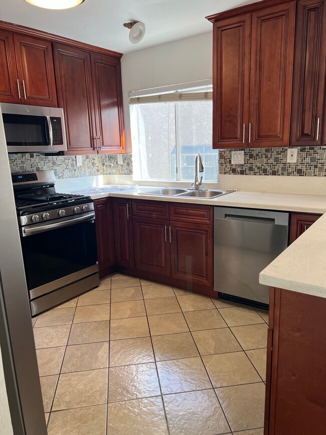 Building Photo - Laveta Terrace