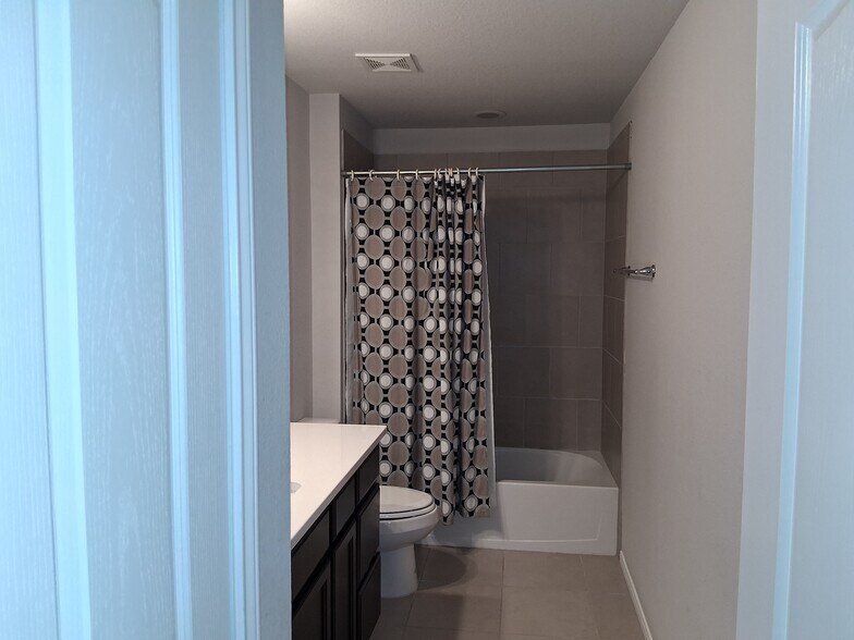 Building Photo - 6307 Southern Cross Dr