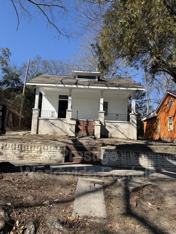 Building Photo - 2307 16th Ave