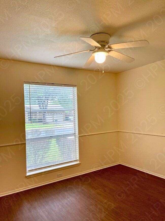 Building Photo - 1616 Redwood St