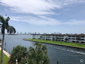Building Photo - 104 Paradise Harbour Blvd