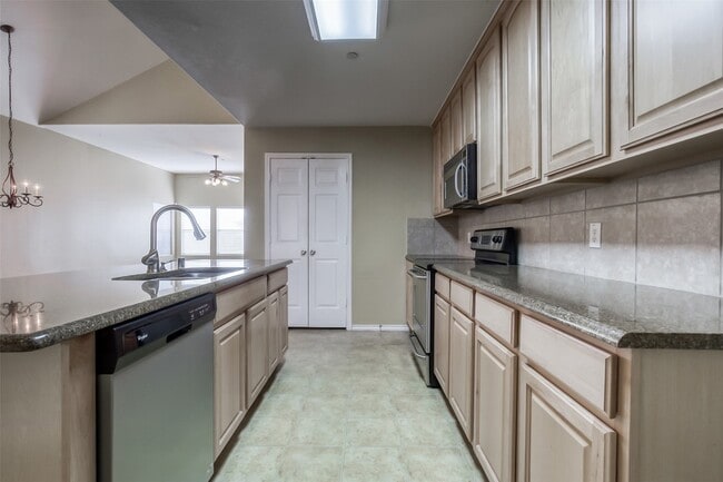 Building Photo - 10091 Summit Run Dr