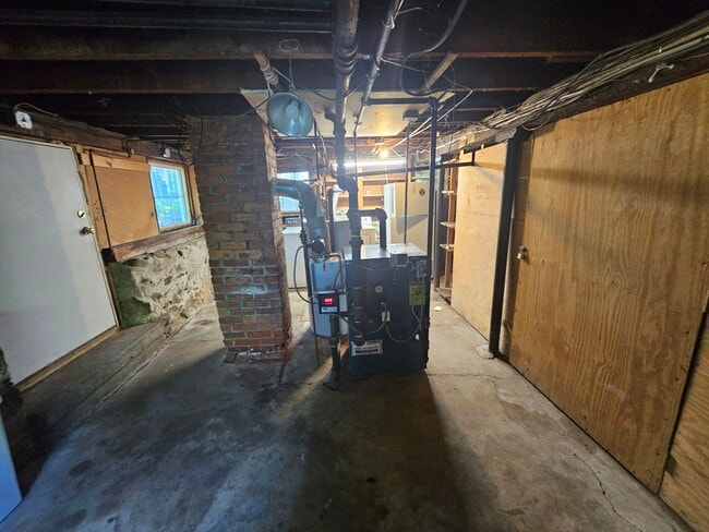 Building Photo - 273 Front St