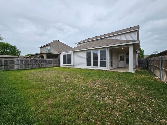 Building Photo - Available now ready for immediate move in