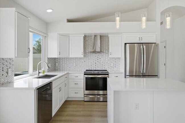 Building Photo - 5958 E Kelton Ln