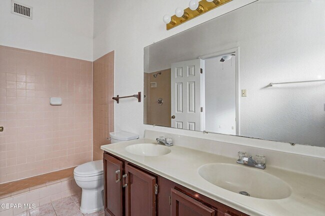 Building Photo - 905 Mark Wallace Ln