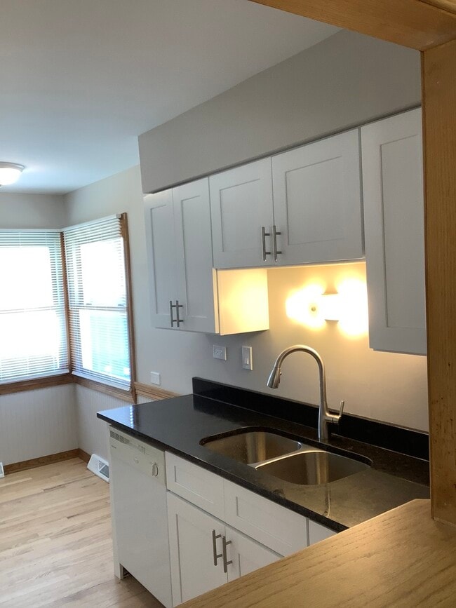 Building Photo - 4920 Cypress Dr