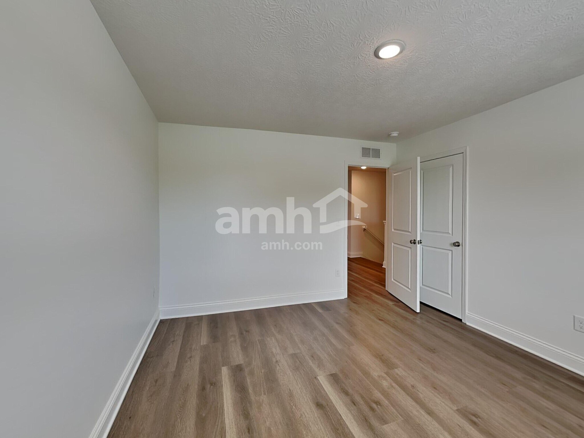 Building Photo - 1112 Heritage Blvd