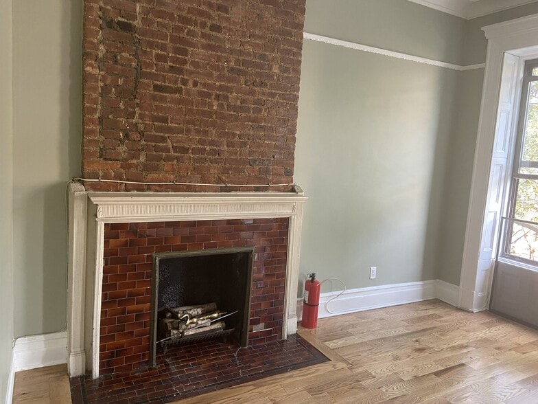 Building Photo - 308 Lewis Ave
