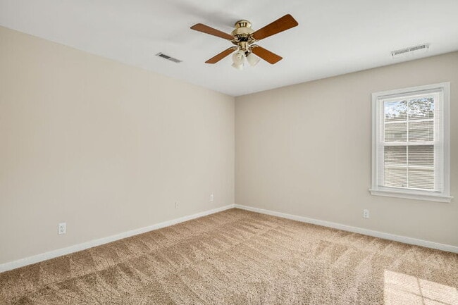 Building Photo - 3 Bedroom Ranch Home with Fenced Yard in Richmond – Available July 15th – $2,295/mo
