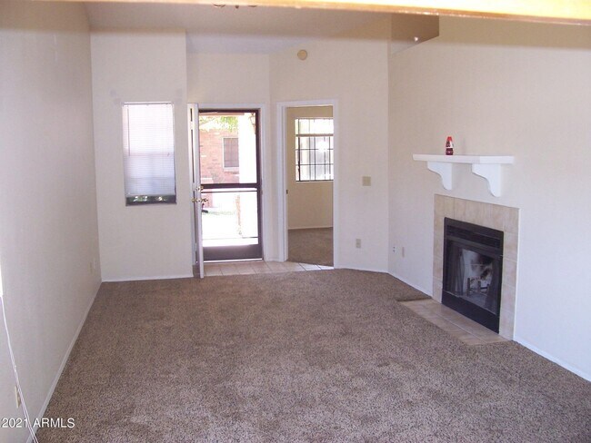 Building Photo - 2 bed Townhouse near Downtown Gilbert