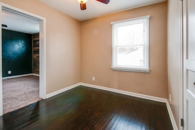 Building Photo - 821 W McKennie Ave