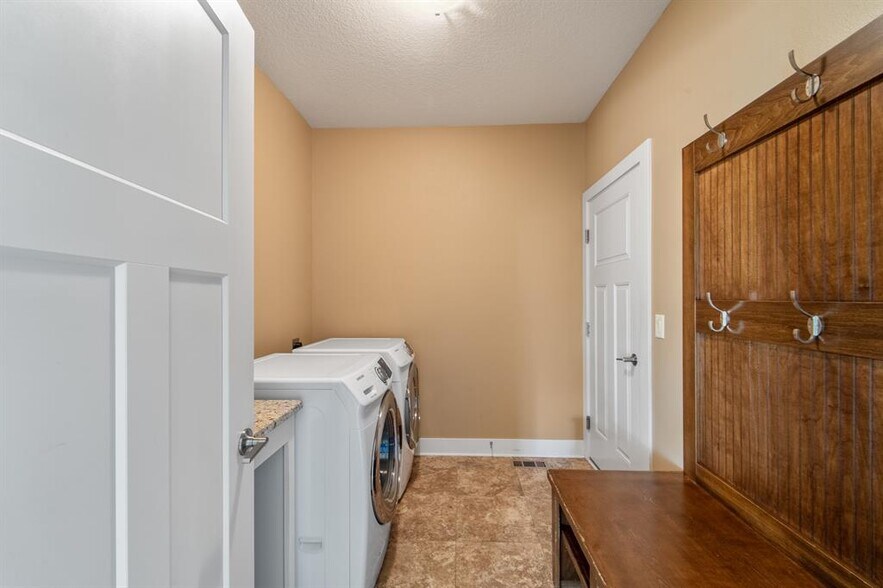 Laundry/Mudroom - 916 NE Silkwood St
