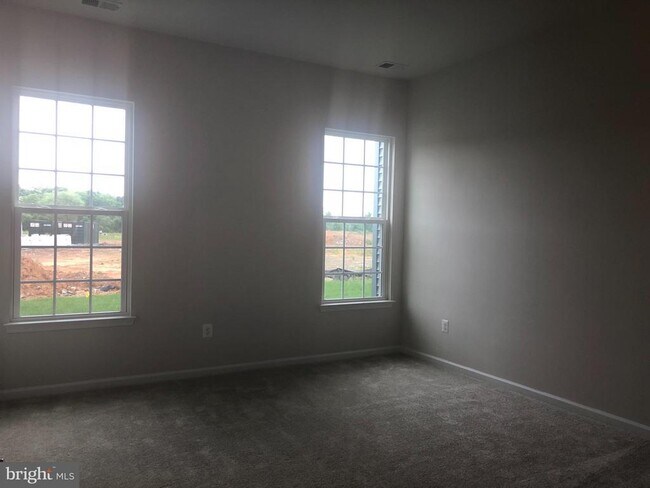Building Photo - 5363 Yellow Birch Wy