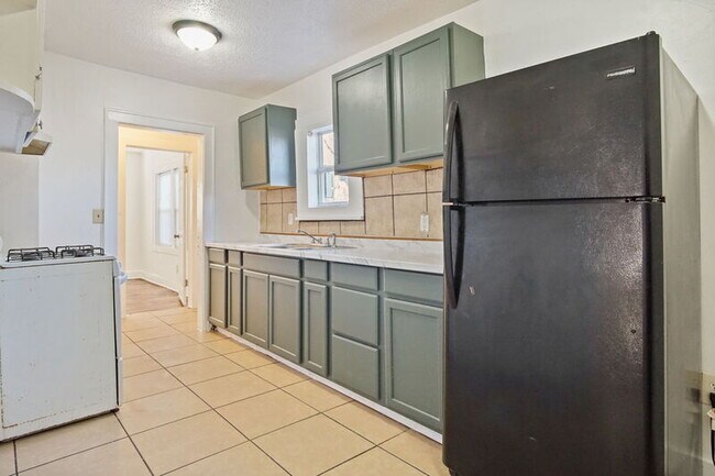 Building Photo - 2145 N Kate Ave