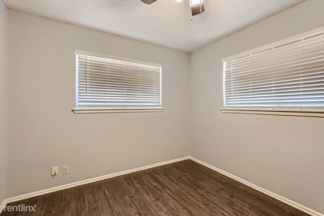 Building Photo - 4 br, 2 bath House - 5623 Lon Chaney Drive