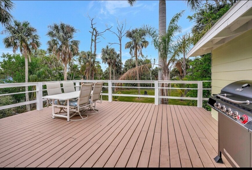 Building Photo - 16360 N Oleander Dr