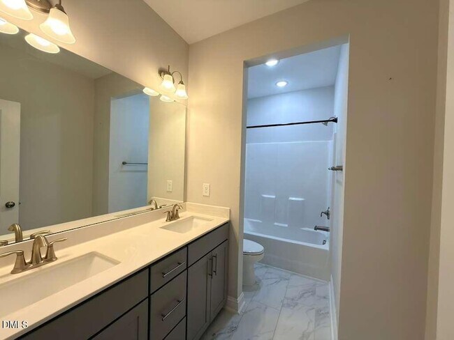 Building Photo - 513 Acerno Dr