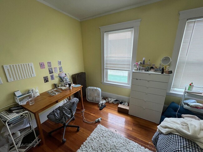 Building Photo - 9/1 Spacious Davis Sq 3BR w/EIK right by T...
