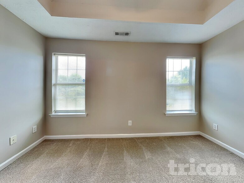 Building Photo - 225 Nina Cir