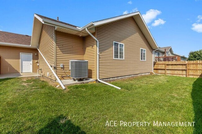 Building Photo - 713 Earleen St