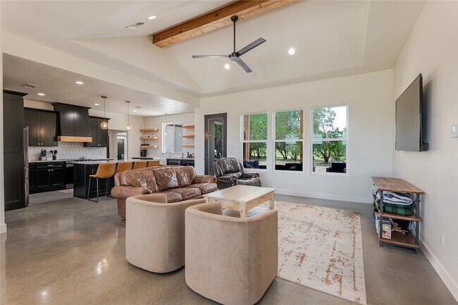 Building Photo - 405 Oak Tree Dr