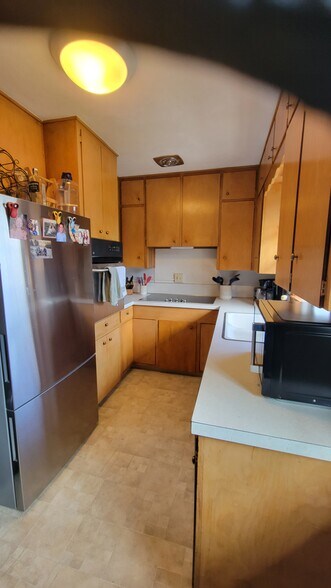 Building Photo - 1526 Marston Ave