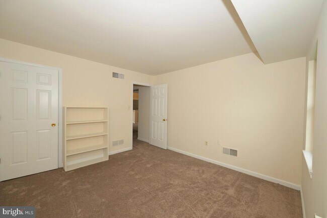 Building Photo - 208 Kelly Ct