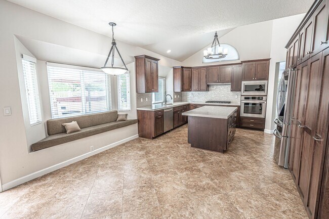 Building Photo - COMING SOON! 4 Bedroom Home for Rent in Santa Clarita!