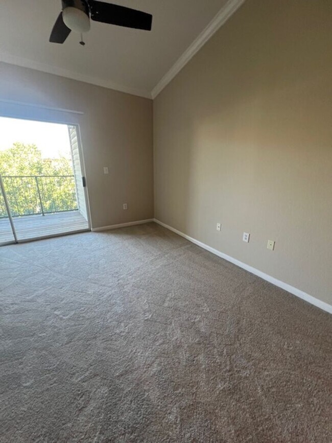 Building Photo - LOVELY TOP LEVEL CONDO IN GERMANTOWN