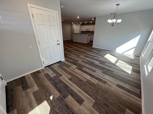 Building Photo - 5608 Jarvis St