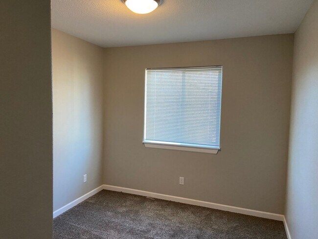 Building Photo - 171d