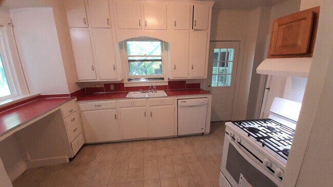 Building Photo - 410 S Aurora St
