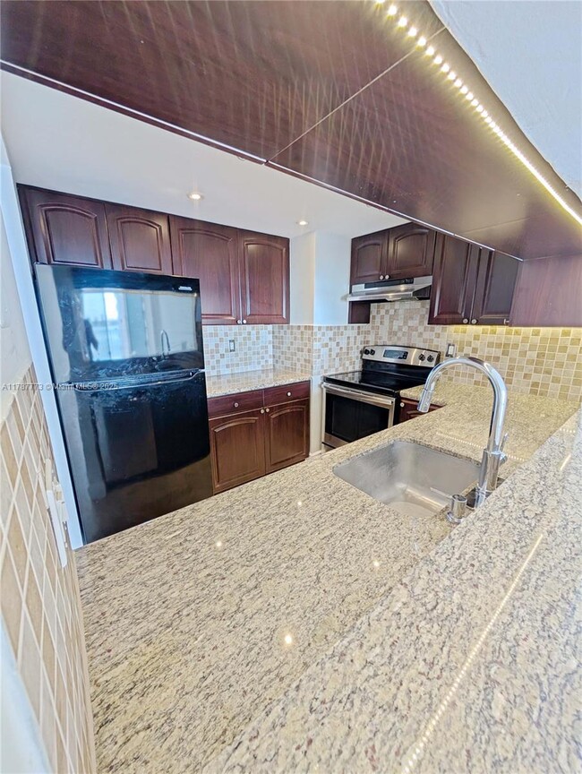 Building Photo - 7601 E Treasure Dr