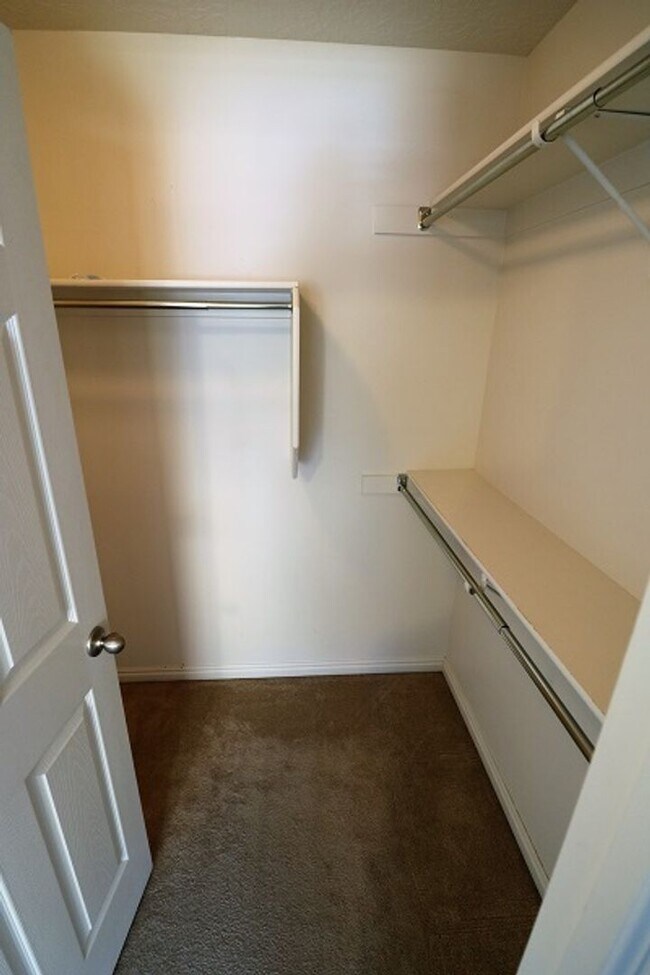 Building Photo - Fantastic 4bd Townhome in Provo!