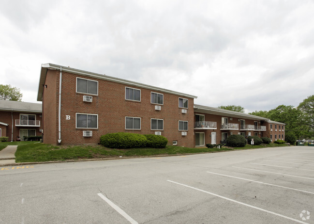 Primary Photo - Plymouth Rock Apartments