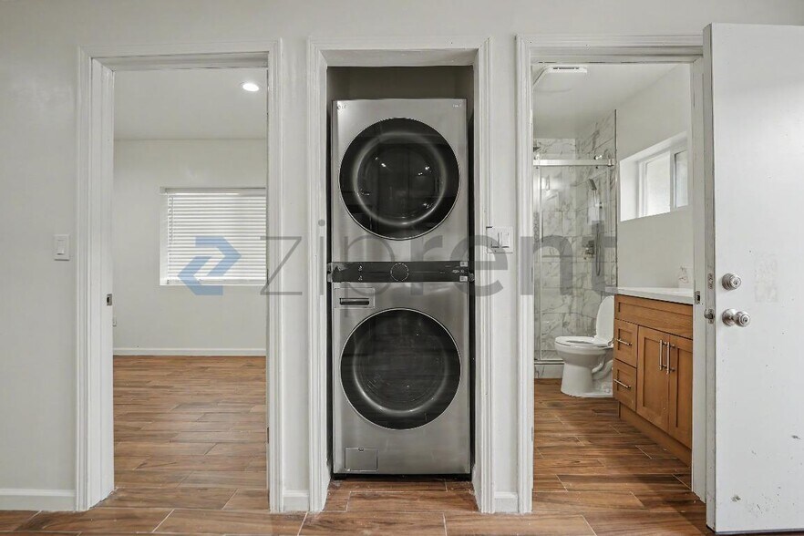 Building Photo - Unit A