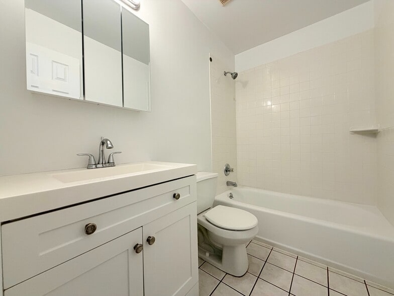 Building Photo - 36 Rockland St