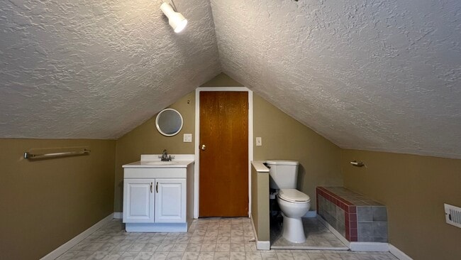 Building Photo - Outdoor Oasis: Charming 3 Bed 2 Bath House!