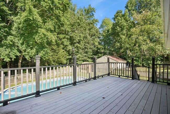 Building Photo - 12100 Silver Maple Dr