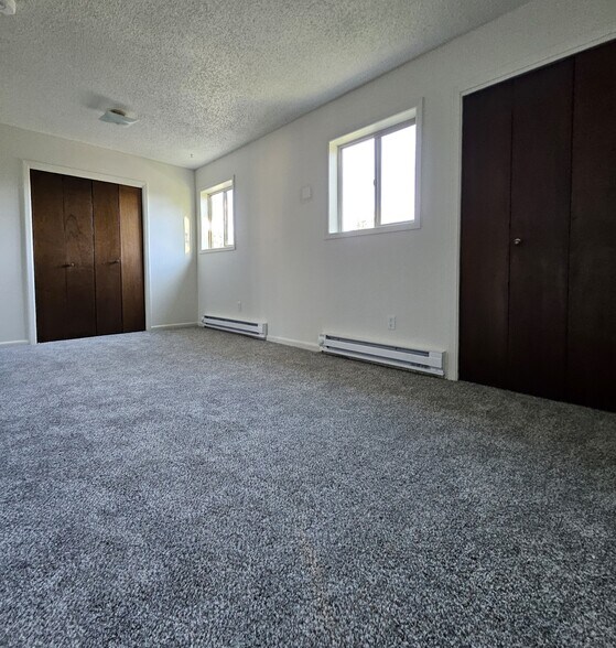 2 bed/1.5 bath with garage - 1935 Edwards Dr