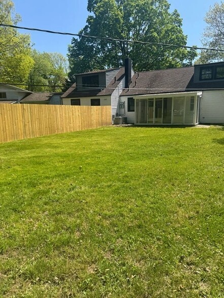 Building Photo - 7843 Emery Cir