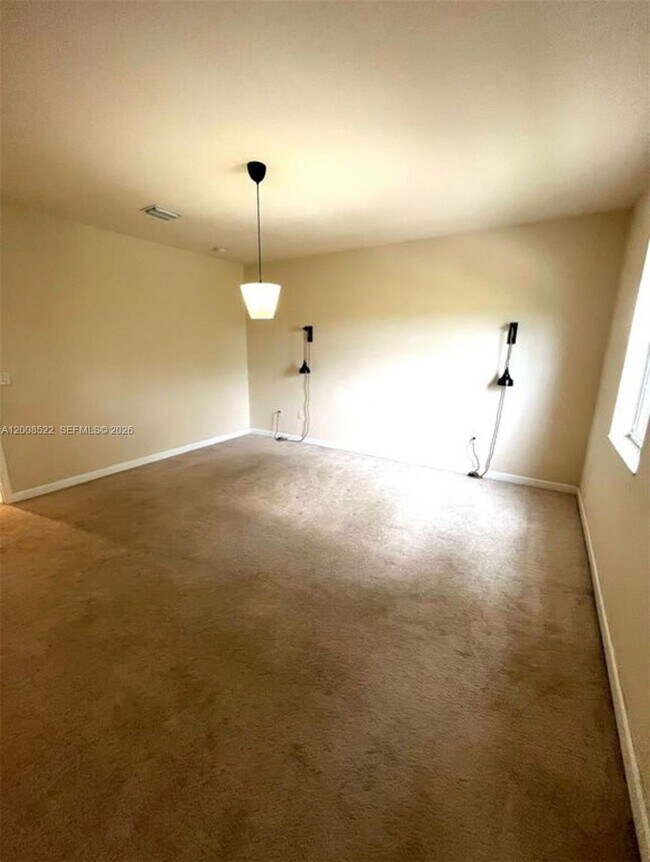 Building Photo - 9401 SW 172nd Ave