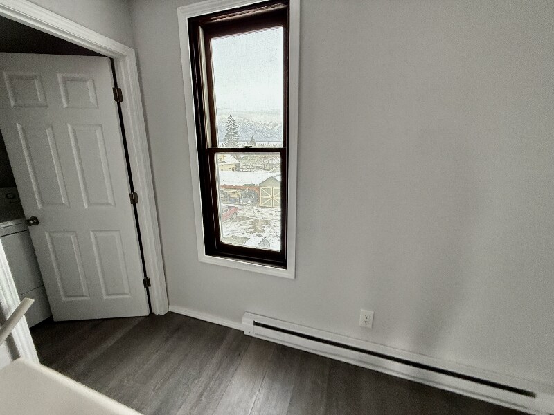 Building Photo - 506 1st Ave W