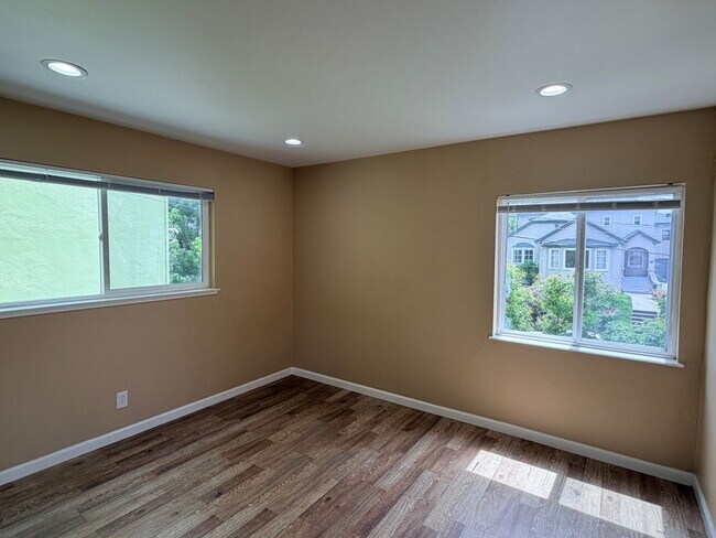 Interior Photo - 317 Warwick- 270- 1196/2701
