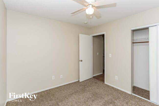 Building Photo - 5508 Crinoline Ave