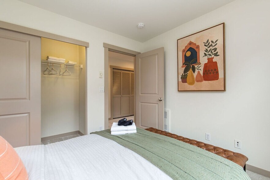 Building Photo - 316 19th Ave