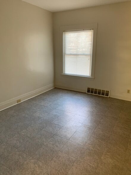 Building Photo - 3422 Daisy Ave