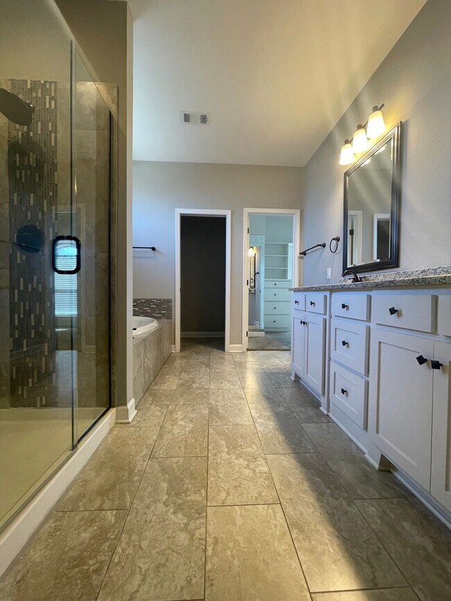 Building Photo - Great location in Sherwood